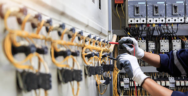Professional Electrician technician working in Loughman, FL